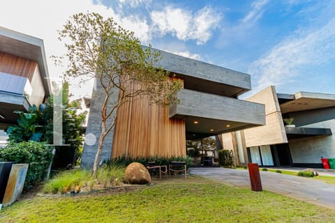 Sobrado com 439m², 6 dormitórios, 6 suítes, 2 vagas, Enseada Lagos em Xangri-Lá