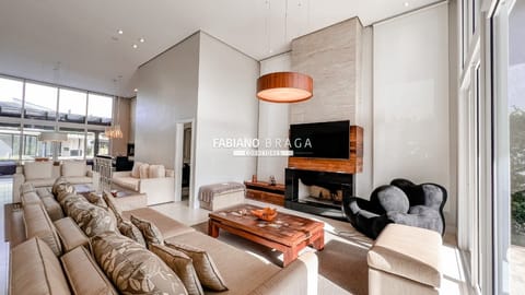 Casa Condomínio com 220m², 4 dormitórios, 4 suítes, 2 vagas, Enseada Lagos em Xangri-Lá