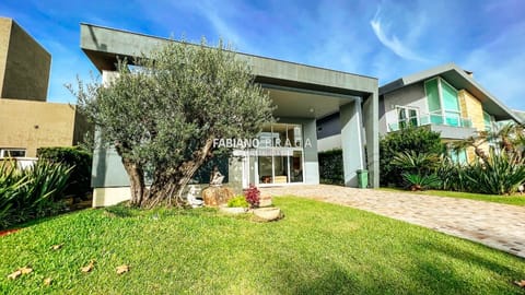 Casa Condomínio com 220m², 4 dormitórios, 4 suítes, 2 vagas, Enseada Lagos em Xangri-Lá