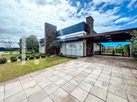 Casa Condomínio com 244m², 3 dormitórios, 3 suítes, 2 vagas, Lagoa do Passo em Osório