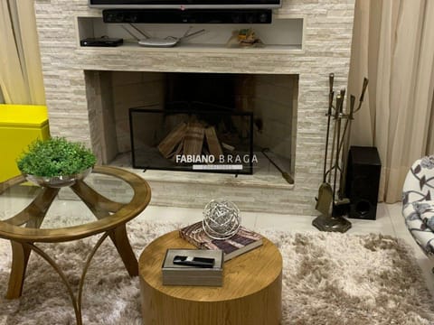 Sobrado com 278m², 4 dormitórios, 4 suítes, 2 vagas, Enseada Lagos em Xangri-Lá