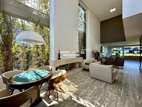 Sobrado com 393m², 5 dormitórios, 5 suítes, 3 vagas, Enseada Lagos em Xangri-Lá