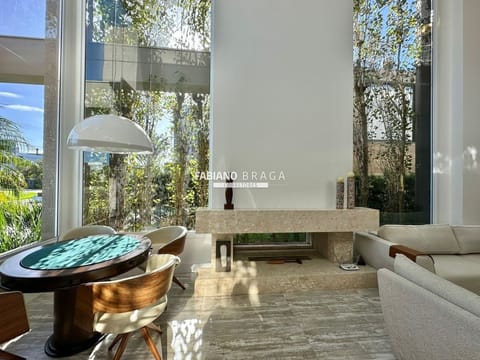 Sobrado com 393m², 5 dormitórios, 5 suítes, 3 vagas, Enseada Lagos em Xangri-Lá