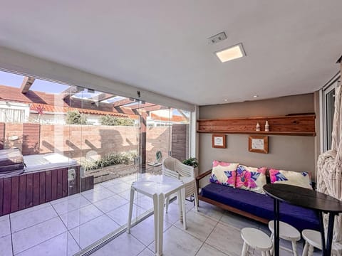 Casa Condomínio com 60m², 2 dormitórios, 1 suíte, Casa Hermosa em Xangri-Lá