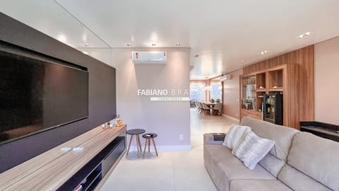 Sobrado com 153m², 4 dormitórios, 2 suítes, 2 vagas, Murano em Capão da Canoa
