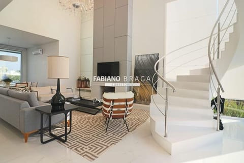 Sobrado com 246m², 4 dormitórios, 4 suítes, 2 vagas, Malibu em Xangri-Lá
