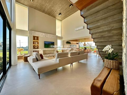 Sobrado com 397m², 5 dormitórios, 5 suítes, 4 vagas, Enseada Lagos em Xangri-Lá