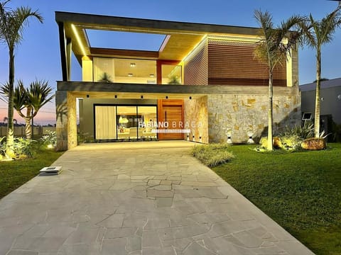 Sobrado com 397m², 5 dormitórios, 5 suítes, 4 vagas, Enseada Lagos em Xangri-Lá