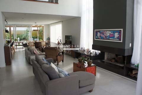 Sobrado com 296m², 4 dormitórios, 4 suítes, Villaggio em Xangri-Lá