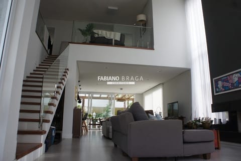 Sobrado com 296m², 4 dormitórios, 4 suítes, Villaggio em Xangri-Lá