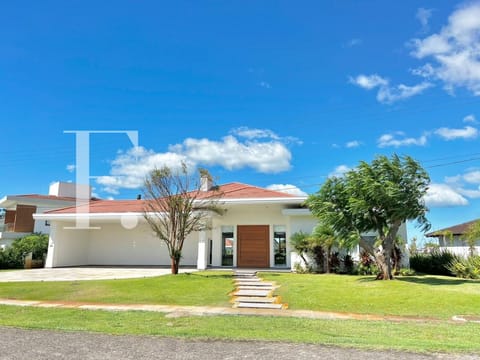 Casa Condomínio com 451m², 5 dormitórios, 5 suítes, 2 vagas, Green Village Golf Club em Xangri-Lá