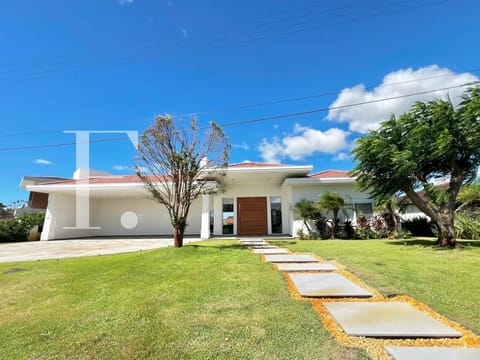 Casa Condomínio com 451m², 5 dormitórios, 5 suítes, 2 vagas, Green Village Golf Club em Xangri-Lá