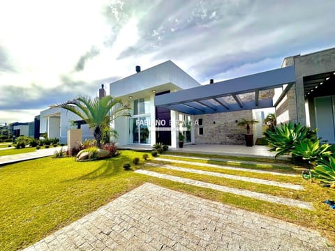 Casa Condomínio com 188m², 4 dormitórios, 4 suítes, 2 vagas, Riviera em Xangri-Lá