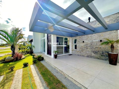 Casa Condomínio com 188m², 4 dormitórios, 4 suítes, 2 vagas, Riviera em Xangri-Lá