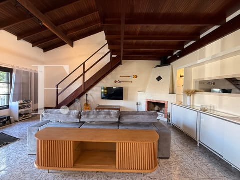 Casa com 187m², 3 dormitórios, 1 suíte, 2 vagas, no bairro Centro em Xangri-Lá