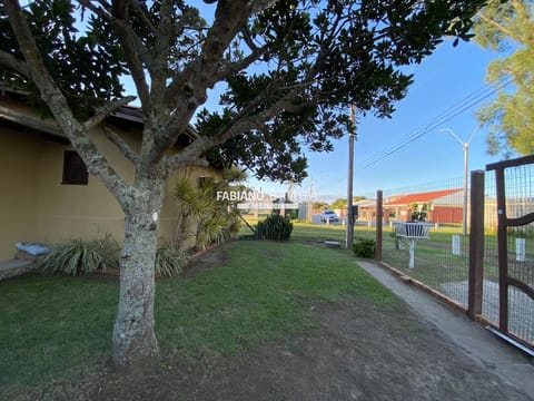 Casa com 250m², 4 dormitórios, 4 suítes, 2 vagas, no bairro Centro em Xangri-Lá