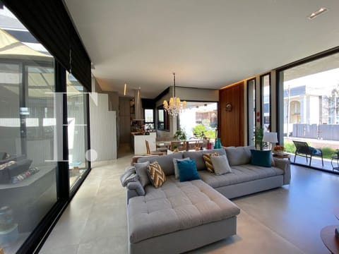 Casa Condomínio com 203m², 3 dormitórios, 3 suítes, 2 vagas, Velas da Marina em Capão da Canoa