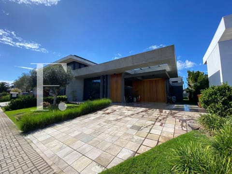 Casa Condomínio com 203m², 3 dormitórios, 3 suítes, 2 vagas, Velas da Marina em Capão da Canoa