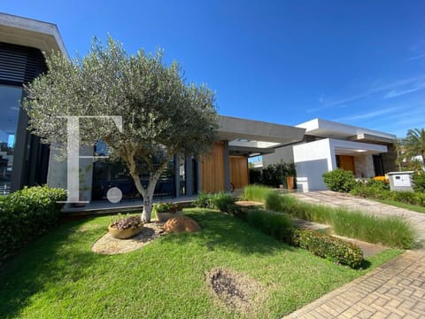 Casa Condomínio com 203m², 3 dormitórios, 3 suítes, 2 vagas, Velas da Marina em Capão da Canoa