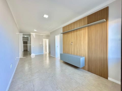 Casa com 96m², 2 dormitórios, 1 suíte, no bairro Centro em Xangri-Lá