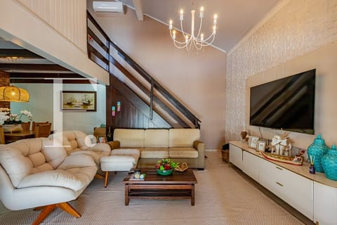 Casa com 113m², 3 dormitórios, 3 suítes, 4 vagas, no bairro Centro em Xangri-Lá