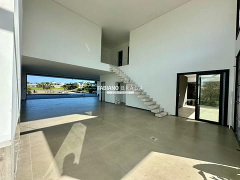 Sobrado com 550m², 5 dormitórios, 5 suítes, 4 vagas, Velas da Marina em Capão da Canoa