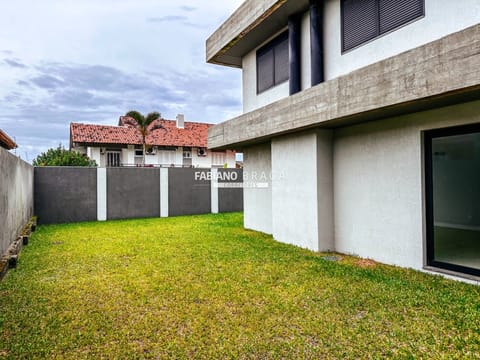 Casa com 260m², 4 dormitórios, 4 suítes, no bairro Atlântida em Xangri-Lá