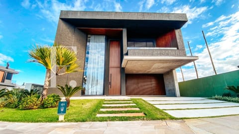 Sobrado com 450m², 5 dormitórios, 5 suítes, 2 vagas, Los Cobos em Xangri-Lá