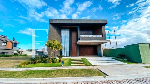 Sobrado com 450m², 5 dormitórios, 5 suítes, 2 vagas, Los Cobos em Xangri-Lá