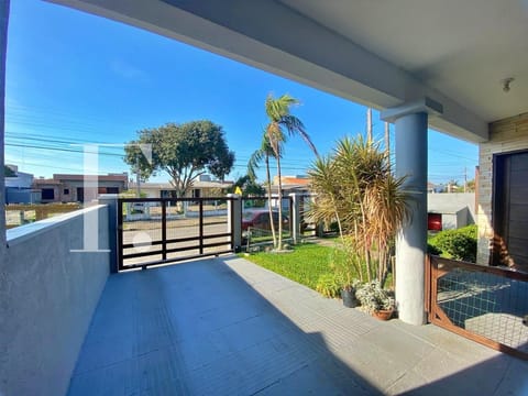 Casa com 299m², 4 dormitórios, 1 suíte, 2 vagas, no bairro Centro em Xangri-Lá