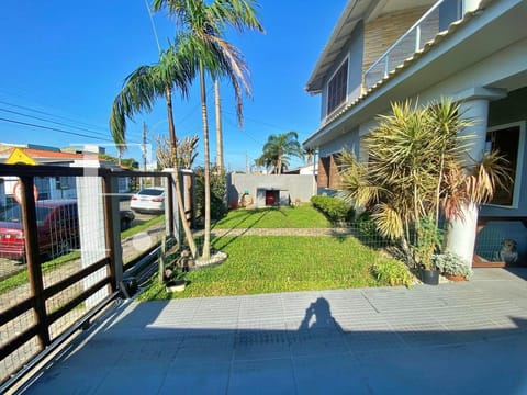 Casa com 299m², 4 dormitórios, 1 suíte, 2 vagas, no bairro Centro em Xangri-Lá