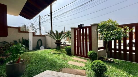 Casa com 215m², 4 dormitórios, 2 suítes, 5 vagas, no bairro Centro em Xangri-Lá