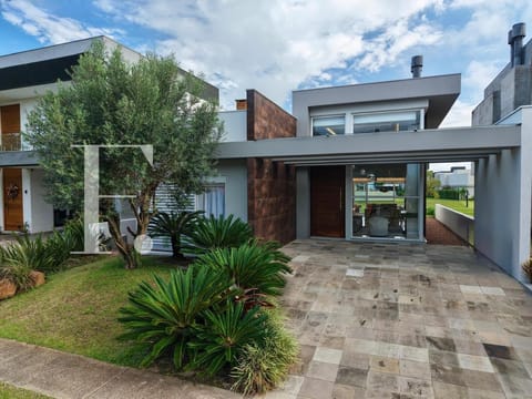 Casa Condomínio com 199m², 3 dormitórios, 3 suítes, 2 vagas, Capão Ilhas Resort em Capão da Canoa