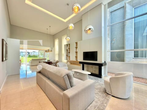 Casa Condomínio com 199m², 3 dormitórios, 3 suítes, 2 vagas, Capão Ilhas Resort em Capão da Canoa