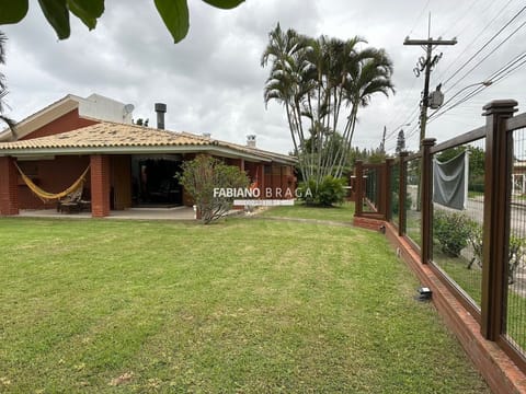 Casa com 210m², 4 dormitórios, 2 suítes, 6 vagas, no bairro Atlântida em Xangri-Lá
