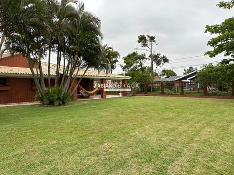 Casa com 210m², 4 dormitórios, 2 suítes, 6 vagas, no bairro Atlântida em Xangri-Lá