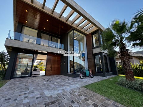 Casa Condomínio com 350m², 5 dormitórios, 5 suítes, 4 vagas, Malibu em Xangri-Lá