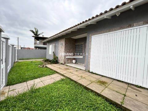 Casa com 220m², 4 dormitórios, 2 suítes, 1 vaga, no bairro Centro em Xangri-Lá