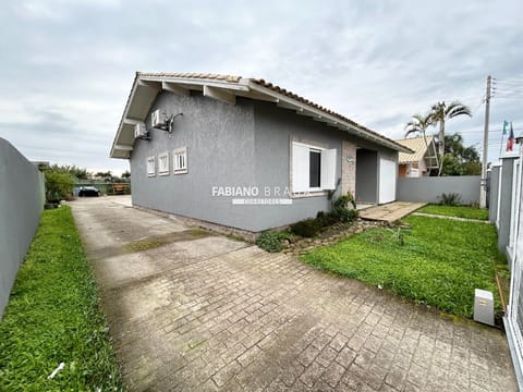 Casa com 220m², 4 dormitórios, 2 suítes, 1 vaga, no bairro Centro em Xangri-Lá