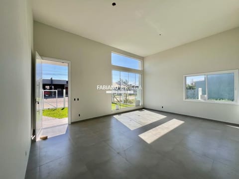 Casa com 146m², 3 dormitórios, 1 suíte, 2 vagas, no bairro Noiva do Mar em Xangri-Lá