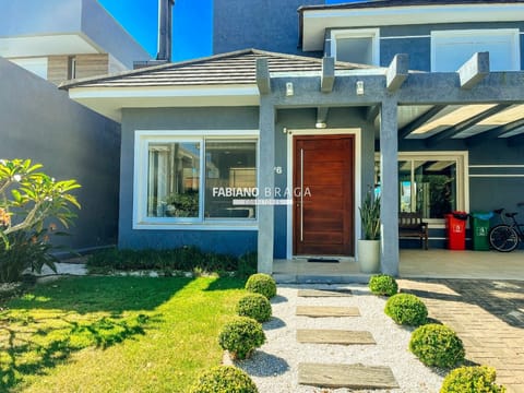 Sobrado com 220m², 4 dormitórios, 2 suítes, 2 vagas, Sea Coast em Xangri-Lá