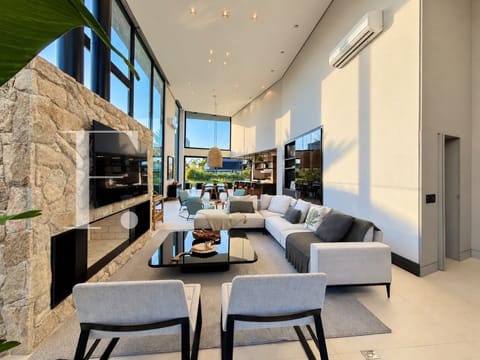 Sobrado com 346m², 5 dormitórios, 5 suítes, 2 vagas, Enseada Lagos em Xangri-Lá