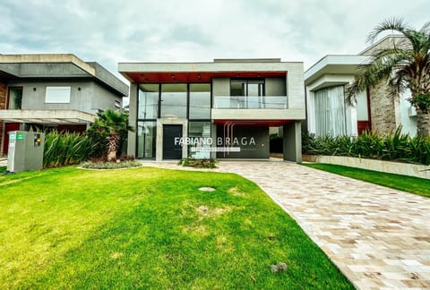Sobrado com 328m², 6 dormitórios, 6 suítes, 3 vagas, Bosques de Atlântida em Xangri-Lá