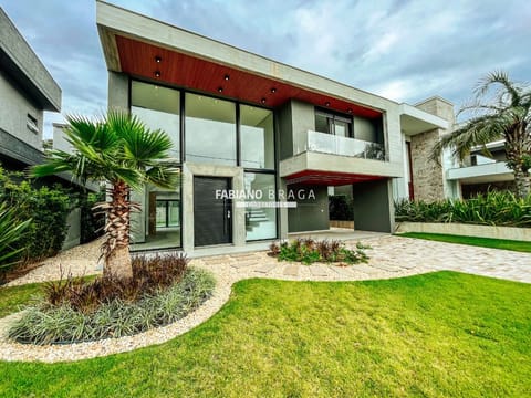 Sobrado com 328m², 6 dormitórios, 6 suítes, 3 vagas, Bosques de Atlântida em Xangri-Lá