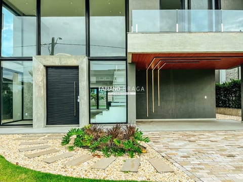 Sobrado com 328m², 6 dormitórios, 6 suítes, 3 vagas, Bosques de Atlântida em Xangri-Lá