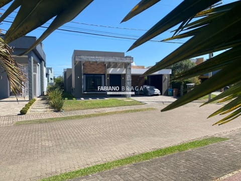 Casa Condomínio com 196m², 4 dormitórios, 4 suítes, 2 vagas, Sea Coast em Xangri-Lá