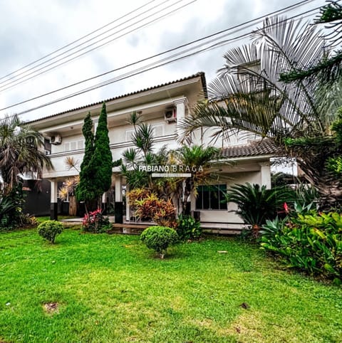 Sobrado com 386m², 5 dormitórios, 2 suítes, La Plage em Xangri-Lá