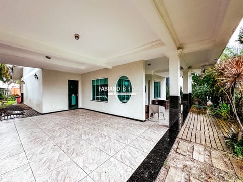 Sobrado com 386m², 5 dormitórios, 2 suítes, La Plage em Xangri-Lá
