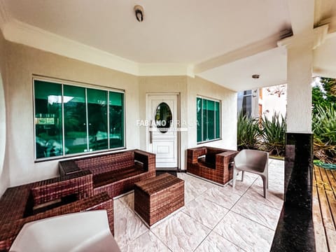 Sobrado com 386m², 5 dormitórios, 2 suítes, La Plage em Xangri-Lá