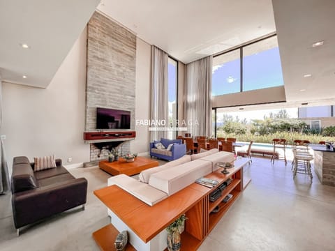 Sobrado com 300m², 4 dormitórios, 3 suítes, 2 vagas, Celebration em Xangri-Lá